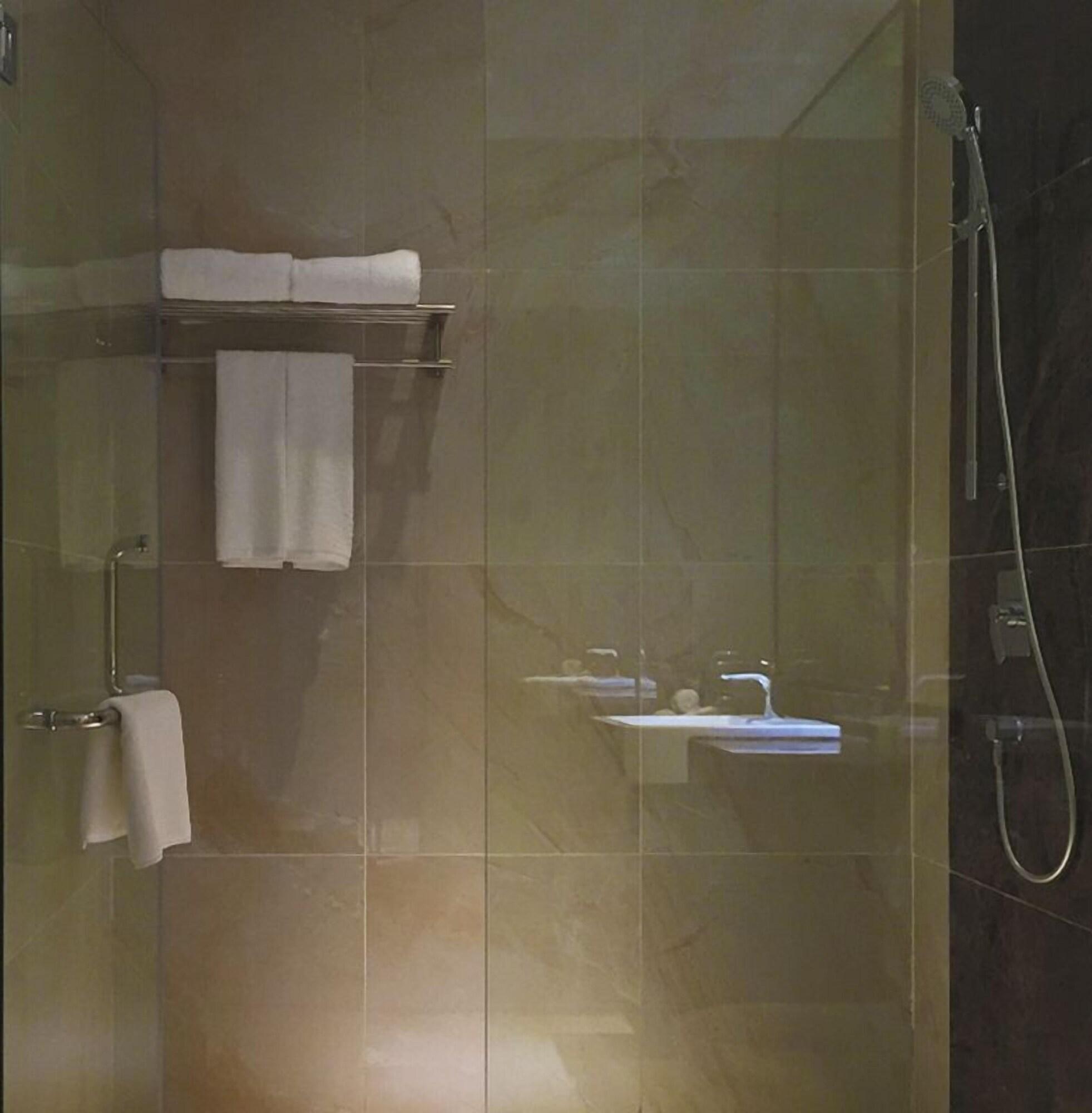 Geno Hotel שאה אלאם מראה חיצוני תמונה